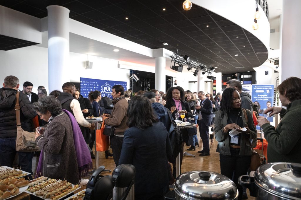 Moment d'échanges aux Assises de l'Innovation